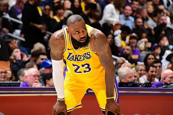 NBA休赛期动态：<a href=/look/lanqiuzhibo/lakers/ target=_blank class=infotextkey>湖人</a>伤病、勇士签约与<a href=/look/lanqiuzhibo/76ers/ target=_blank class=infotextkey>76人</a>合同进展